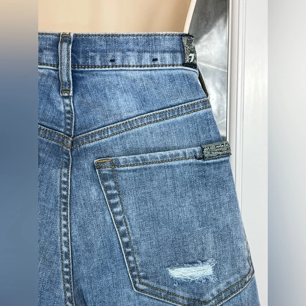 7 FOR ALL MANKIND Cropped Straight Jeans